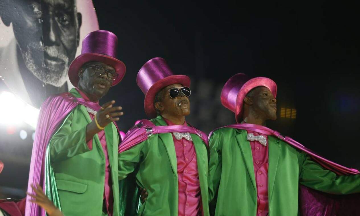 Desfile da Mangueira. Escola homenageia seus ícones Cartola, Jamelão e Delegado Foto: Guito Moreto / Agência O Globo