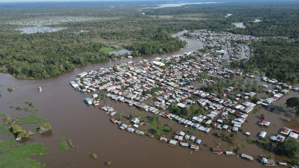 Atualmente município está inundado pela  cheia do Rio Solimões.  — Foto: Diego Peres/Secom