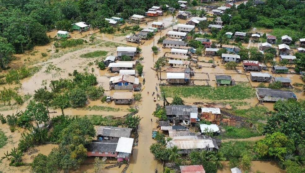 Imagens aéreas mostram impacto que cheia causa no município de Boca do Acre, no AM. — Foto: Divulgação/Defesa Civil
