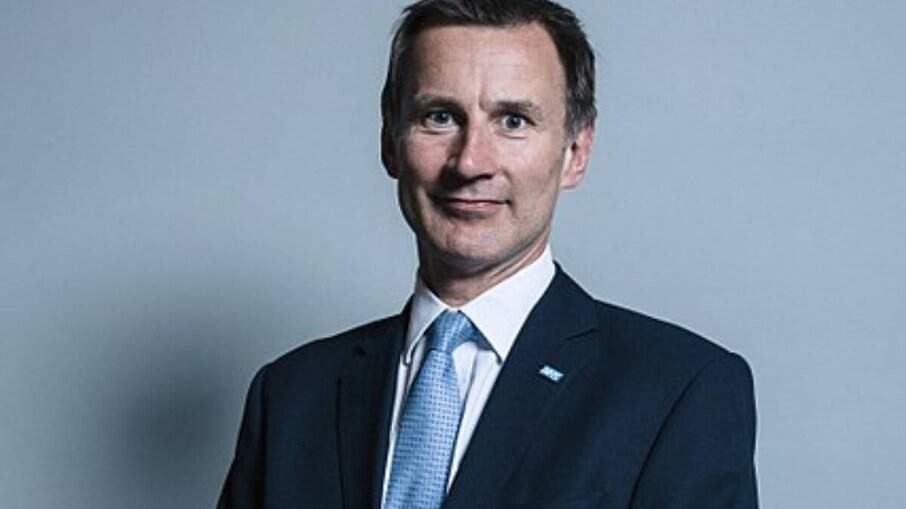 O político conservador Jeremy Hunt é um dos favoritos para a sucessão de Johnson no cargo de primeiro-ministro 