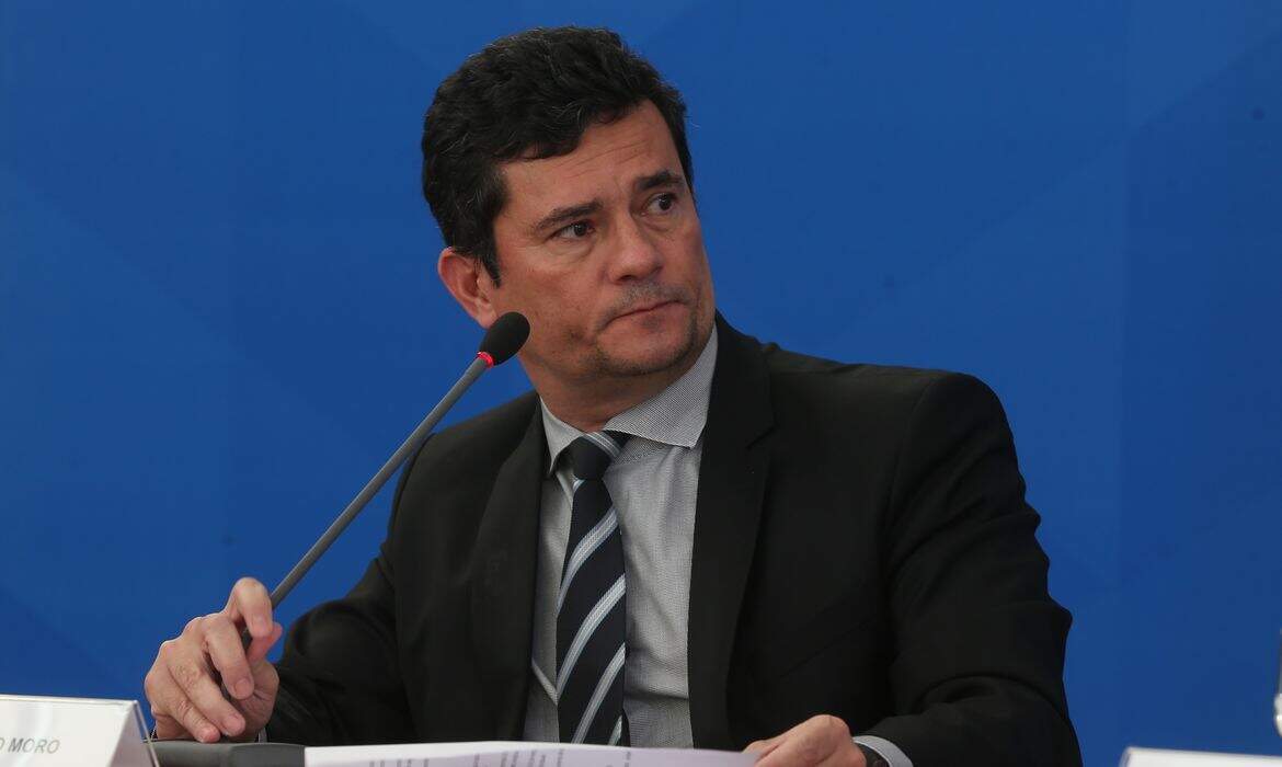 Justi&ccedil;a condena S&eacute;rgio Moro a pagar 10 mil reais em multa por ignorar  decis&atilde;o judicial - R&aacute;dio Pampa
