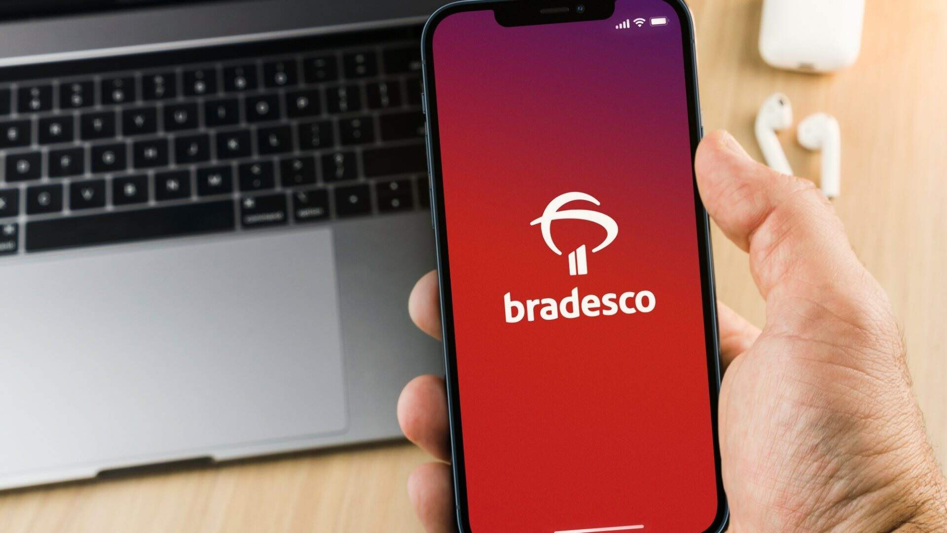 Aplicativo do Bradesco saiu do ar na segunda-feira; clientes relatam ...