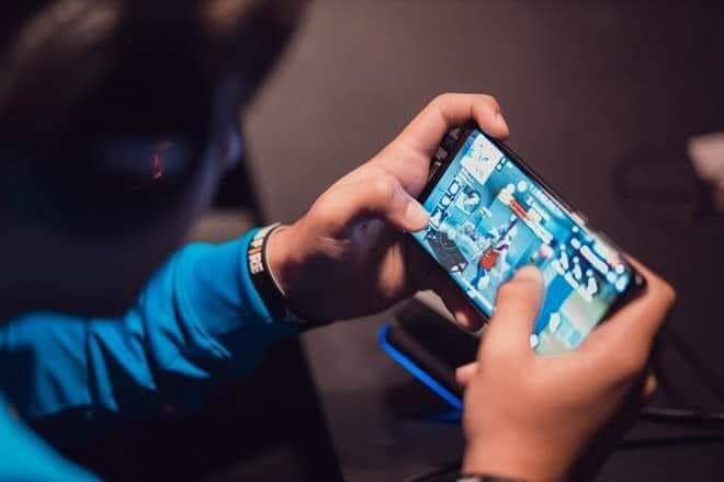 Redes de ódio se espalham entre crianças e adolescentes