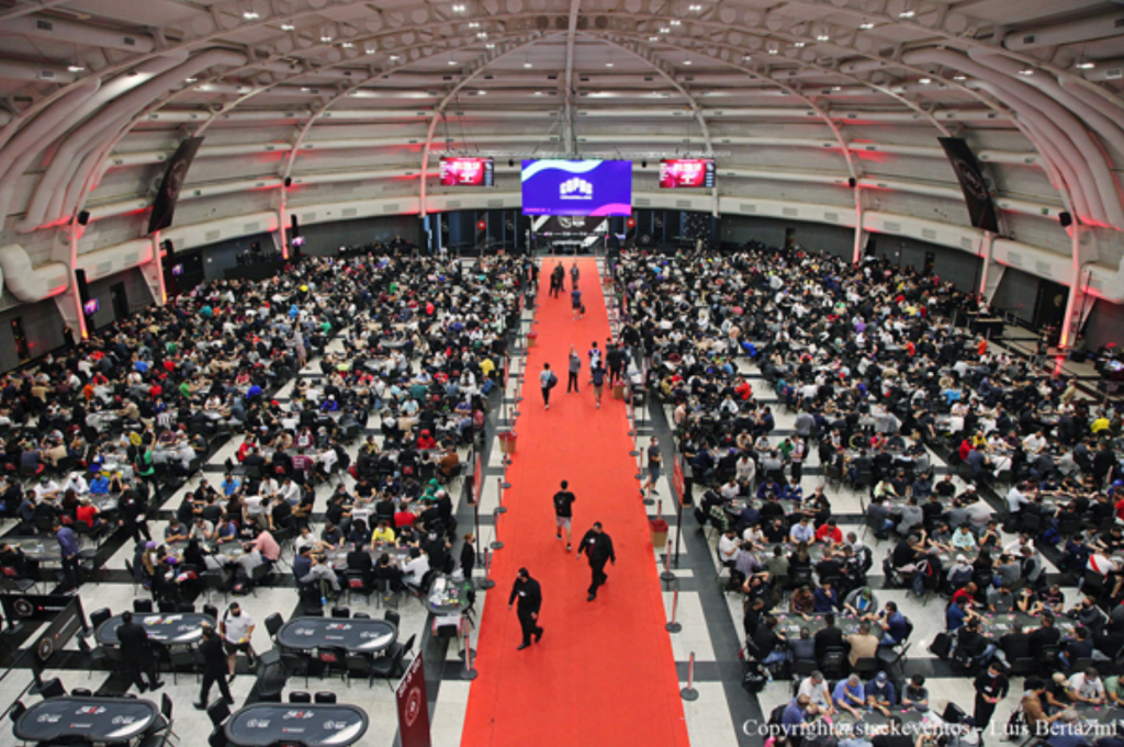 Torneio de poker disputado no Brasil